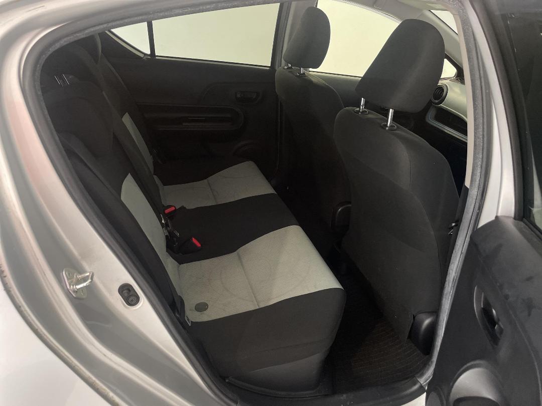 Photo '20' of Toyota Aqua