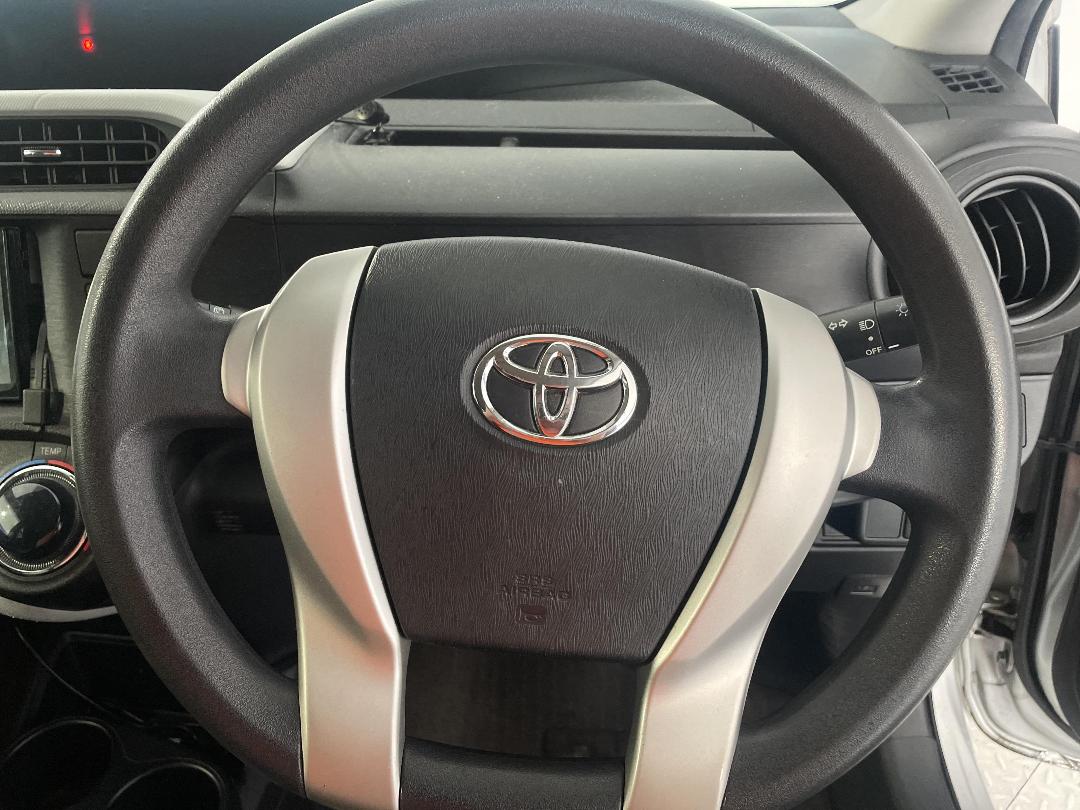 Photo '25' of Toyota Aqua