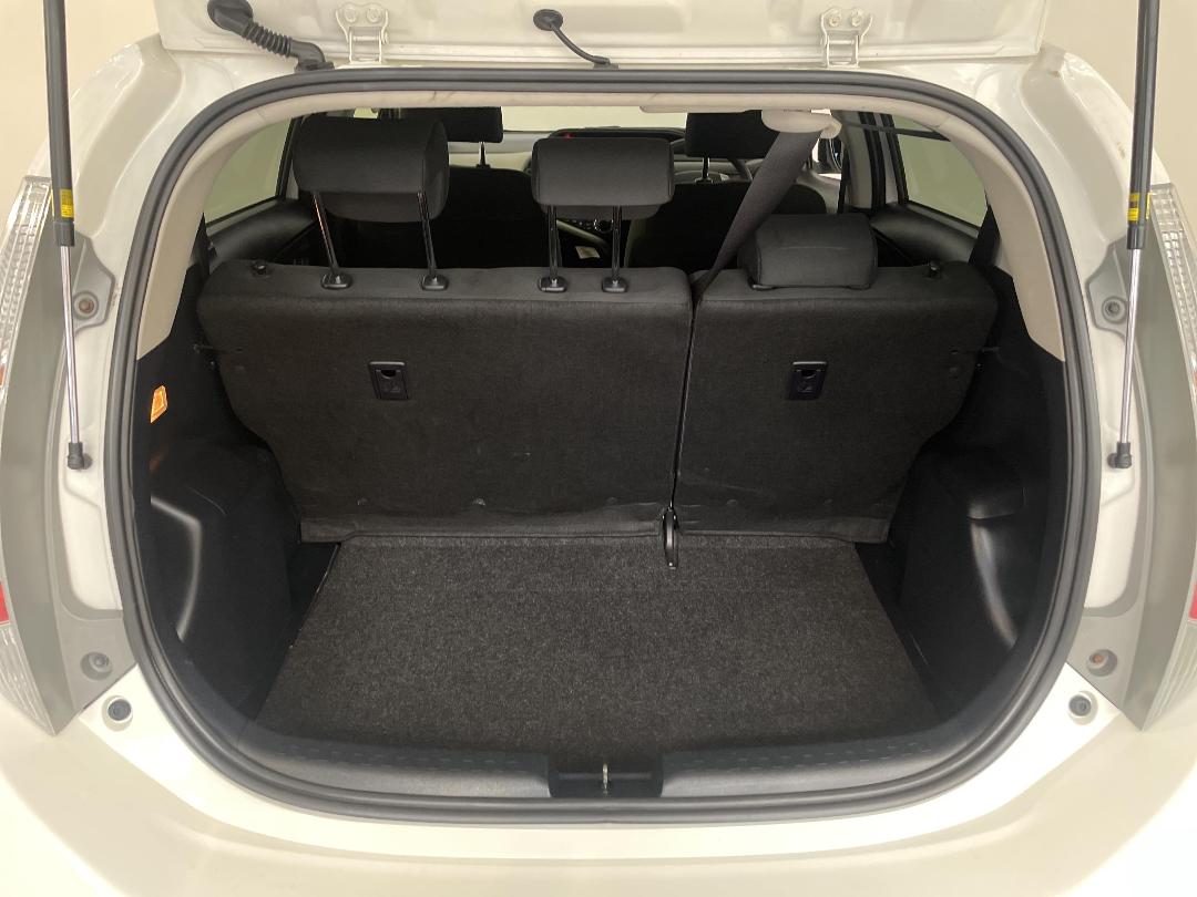 Photo '14' of Toyota Aqua