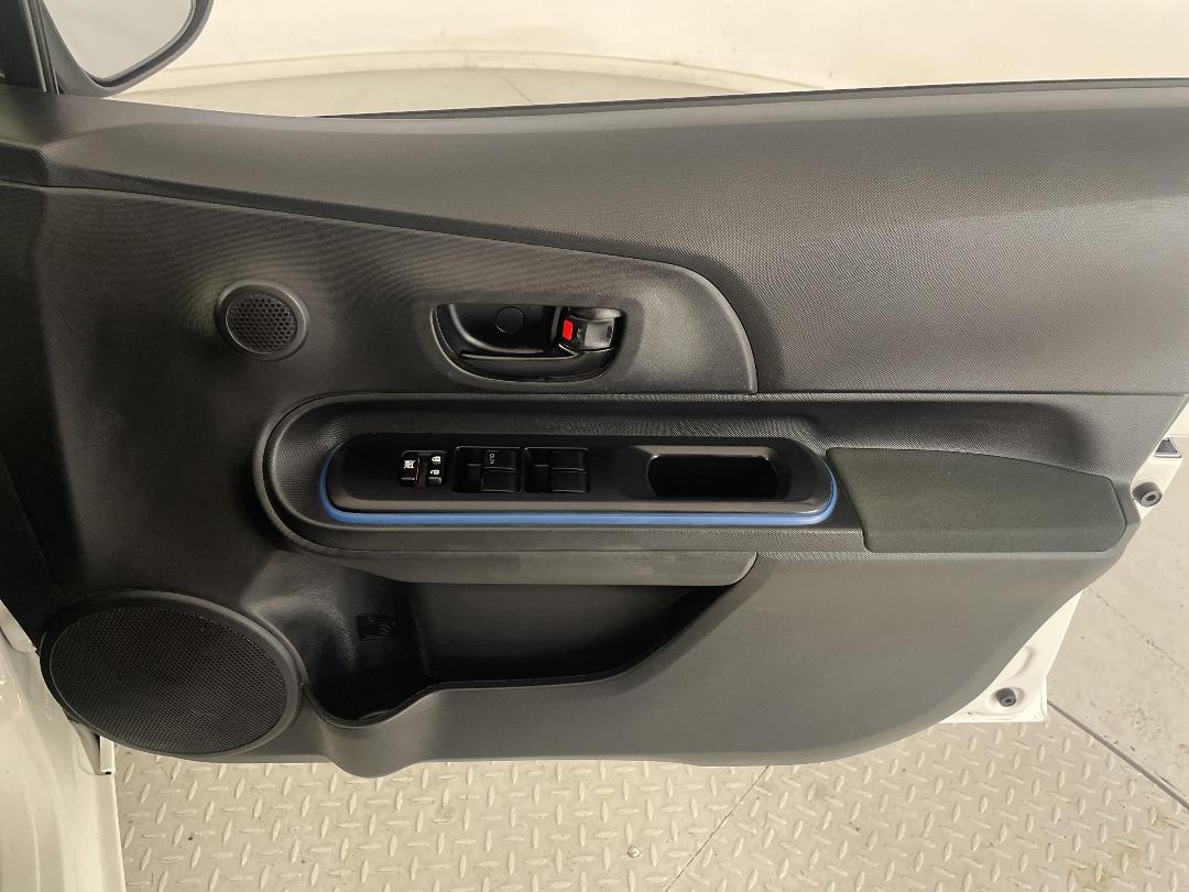 Photo '15' of Toyota Aqua