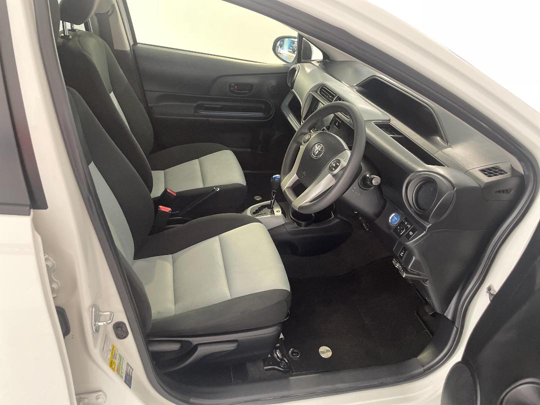 Photo '16' of Toyota Aqua