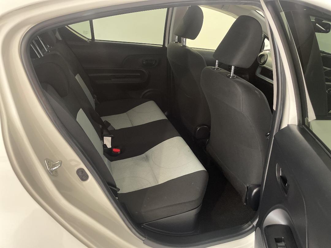 Photo '20' of Toyota Aqua