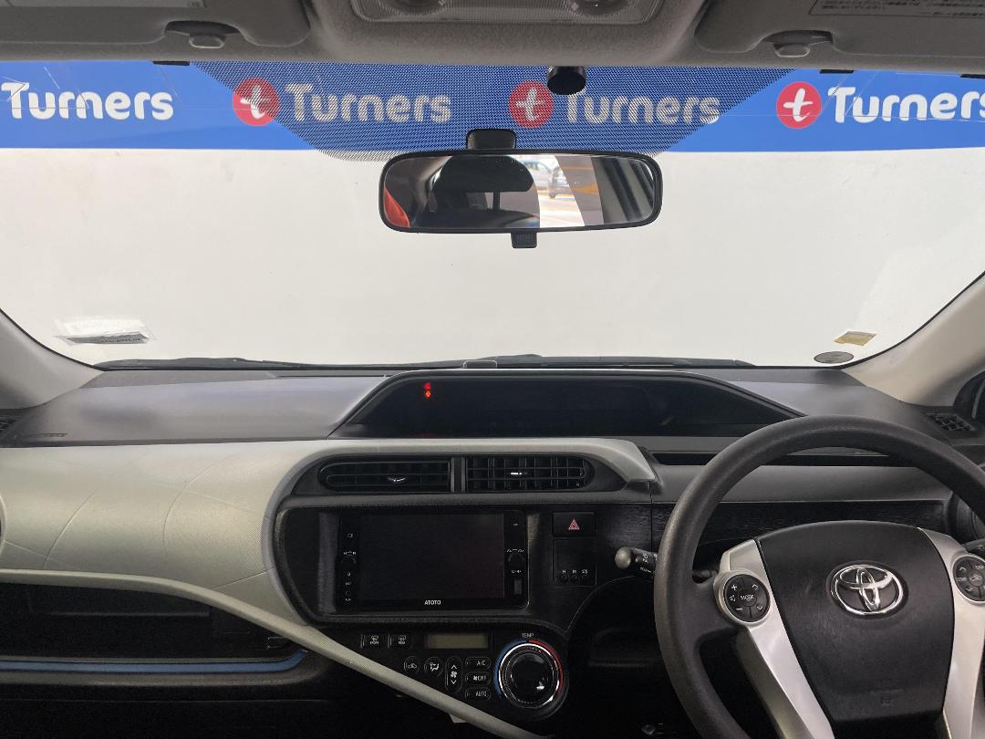 Photo '17' of Toyota Aqua