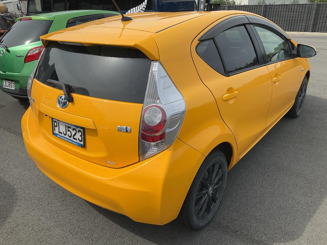 Photo '2' of Toyota Aqua Photo '2' of Toyota Aqua