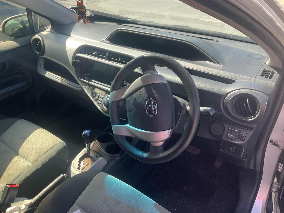 Photo '24' of Toyota Aqua