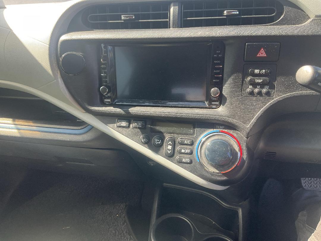 Photo '26' of Toyota Aqua