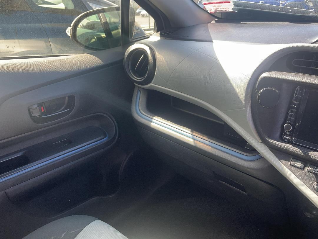 Photo '27' of Toyota Aqua