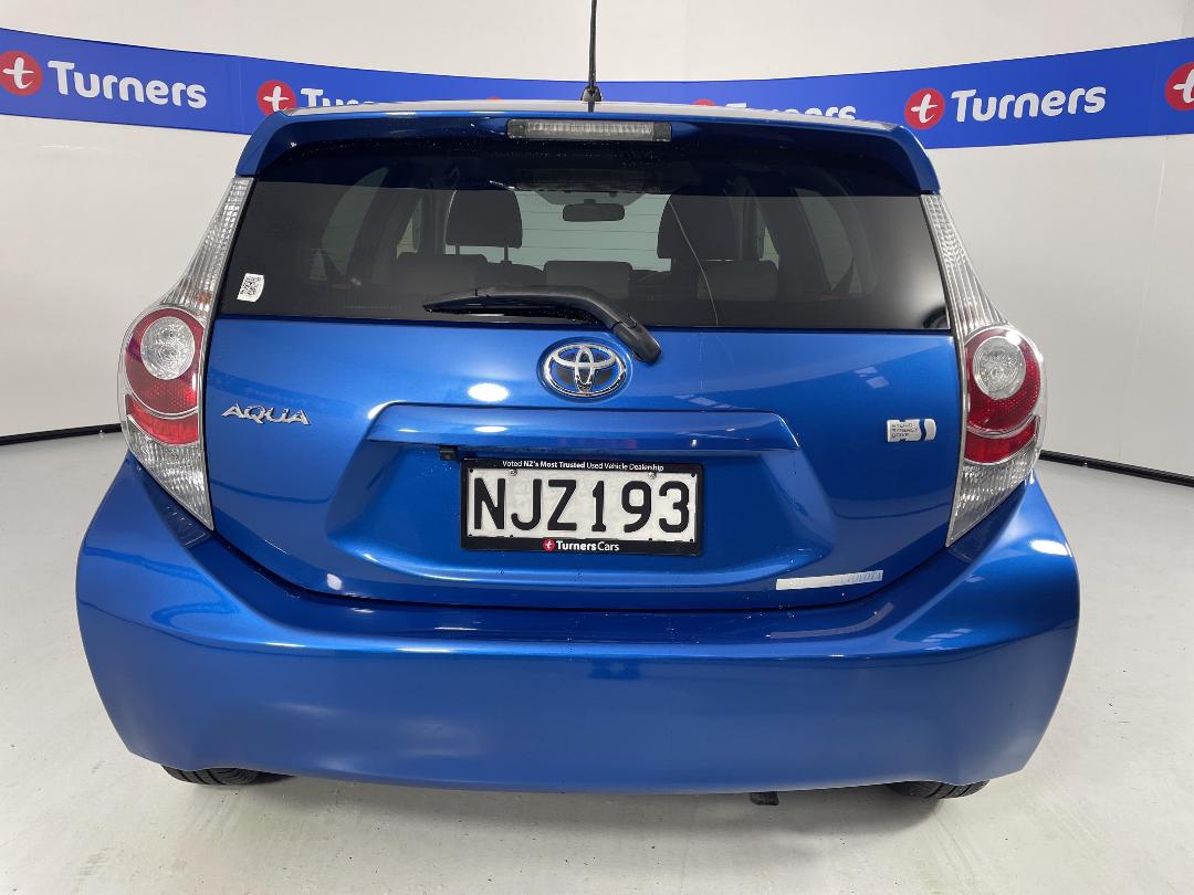 Photo '6' of Toyota Aqua Photo '6' of Toyota Aqua