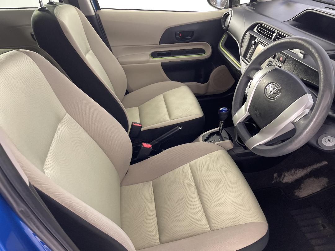 Photo '16' of Toyota Aqua Photo '16' of Toyota Aqua