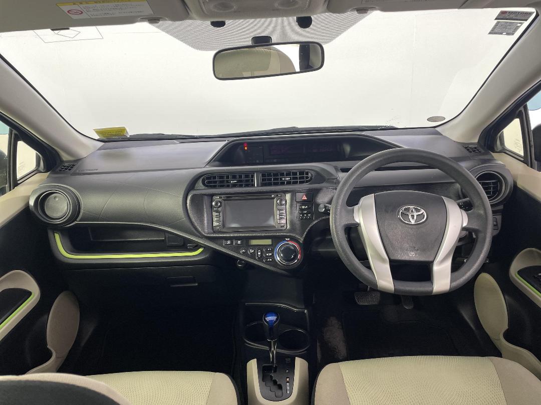 Photo '17' of Toyota Aqua Photo '17' of Toyota Aqua