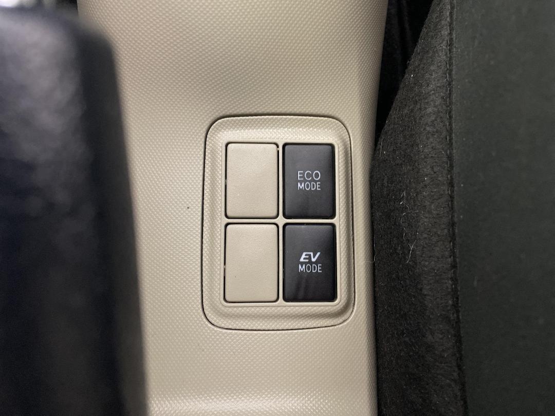 Photo '23' of Toyota Aqua Photo '23' of Toyota Aqua