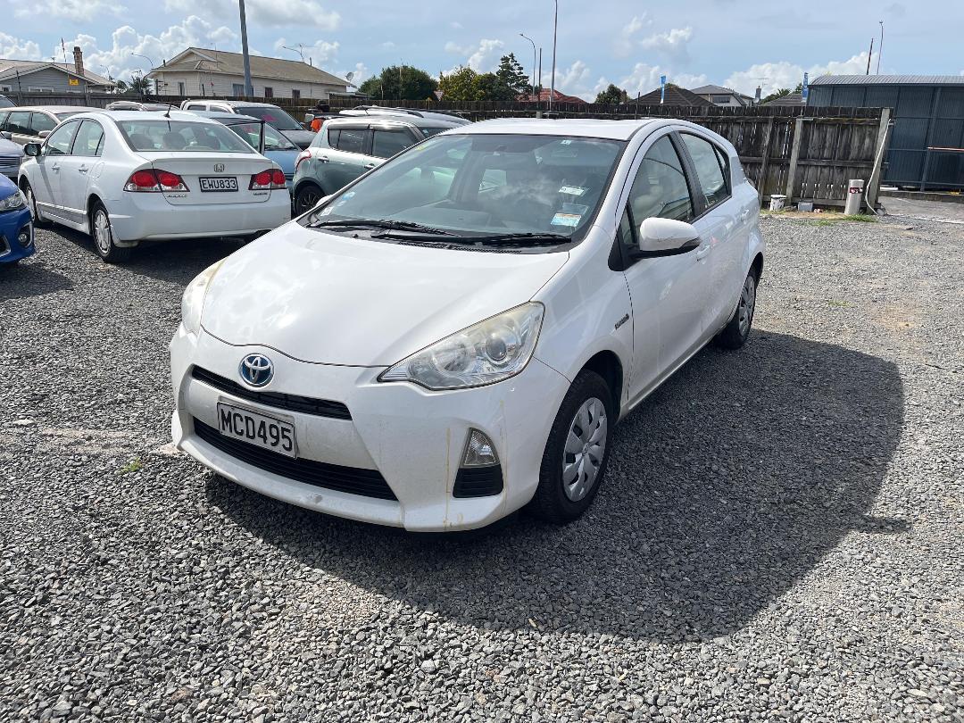 Photo '3' of Toyota Aqua Hybrid