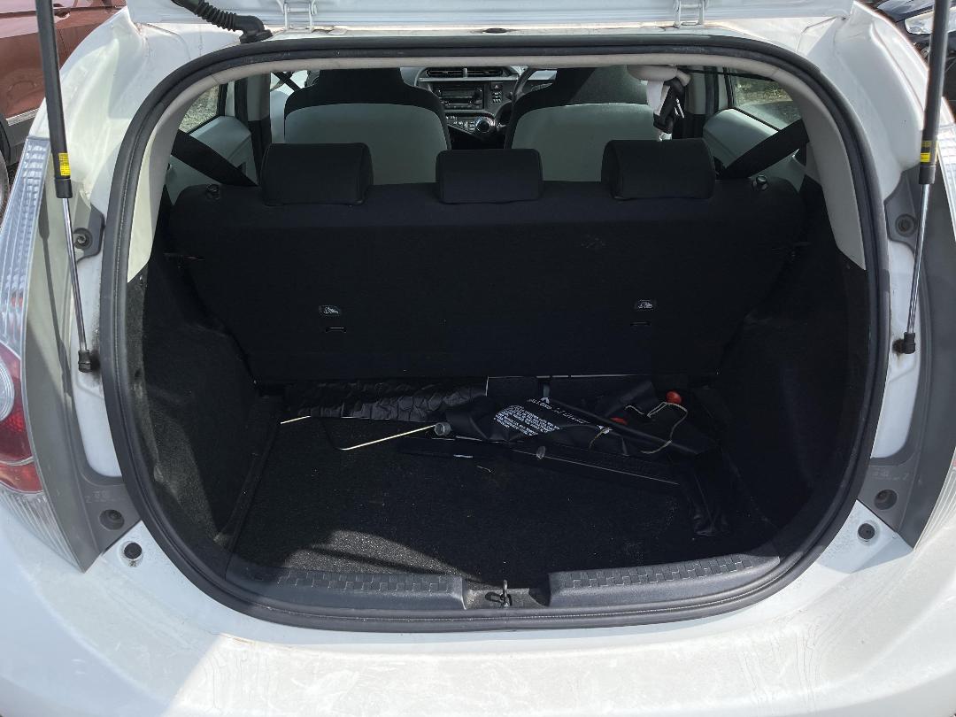 Photo '12' of Toyota Aqua Hybrid