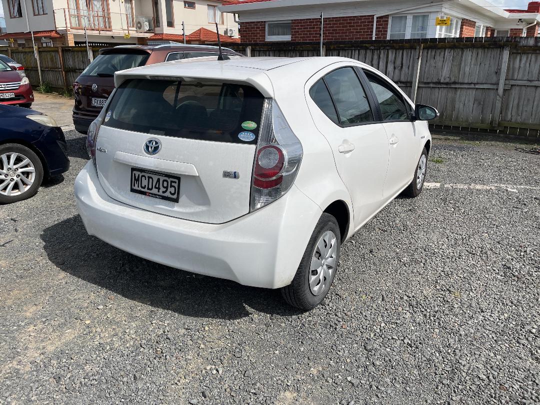 Photo '6' of Toyota Aqua Hybrid