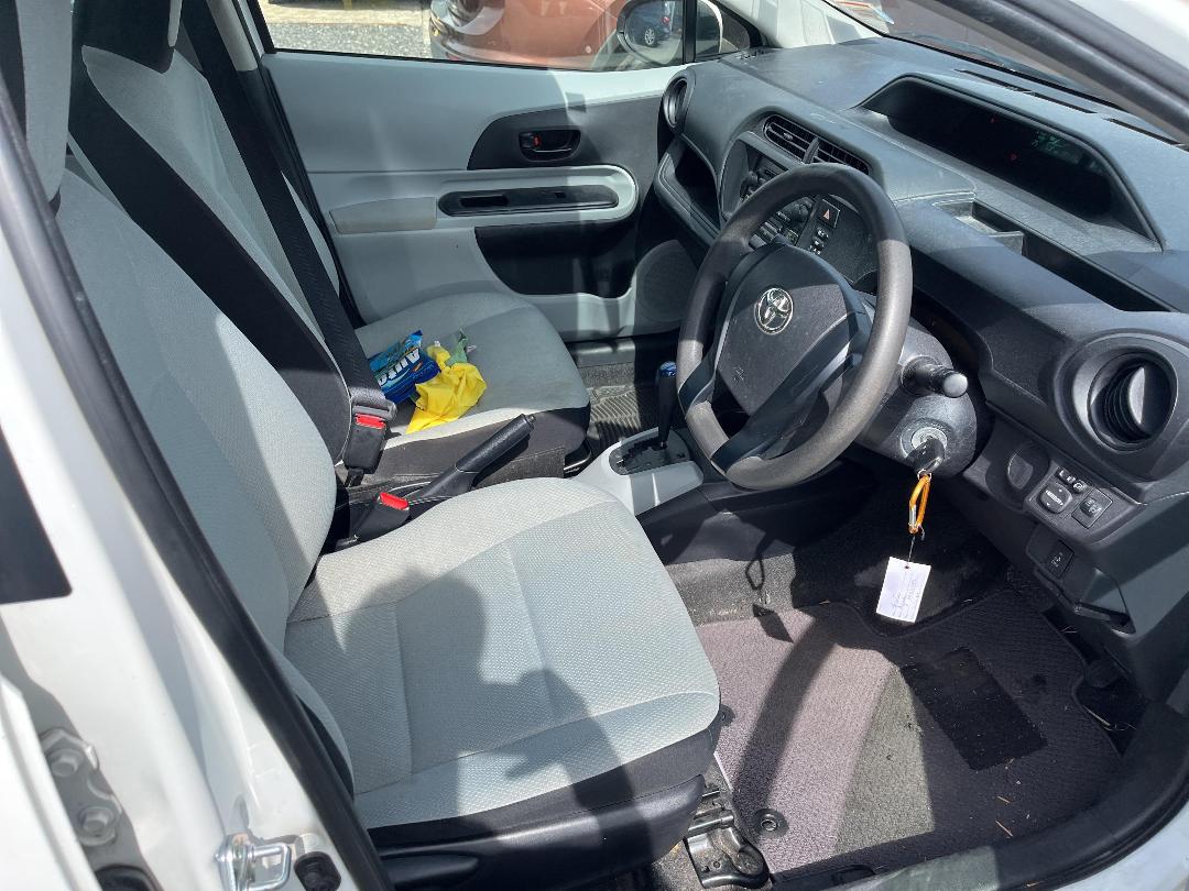 Photo '14' of Toyota Aqua Hybrid