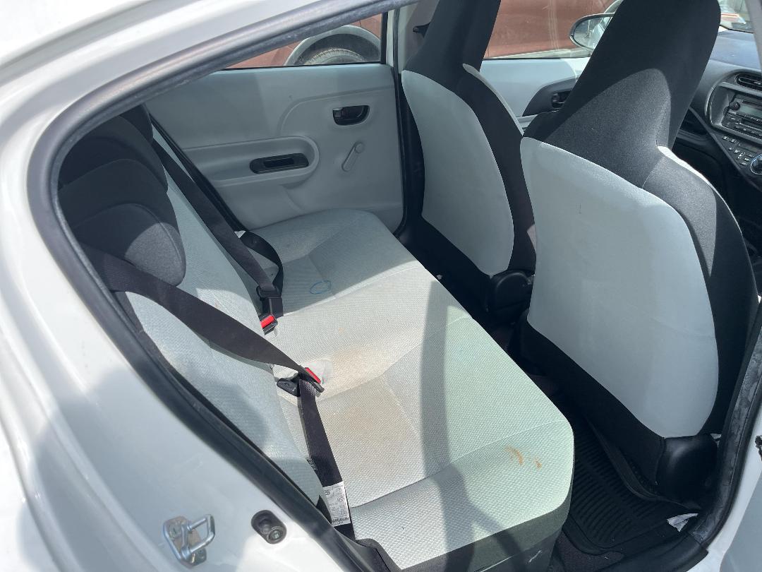 Photo '18' of Toyota Aqua Hybrid