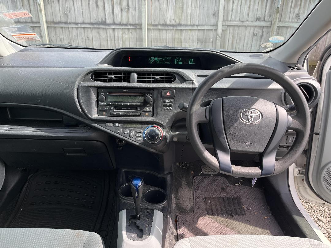 Photo '15' of Toyota Aqua Hybrid