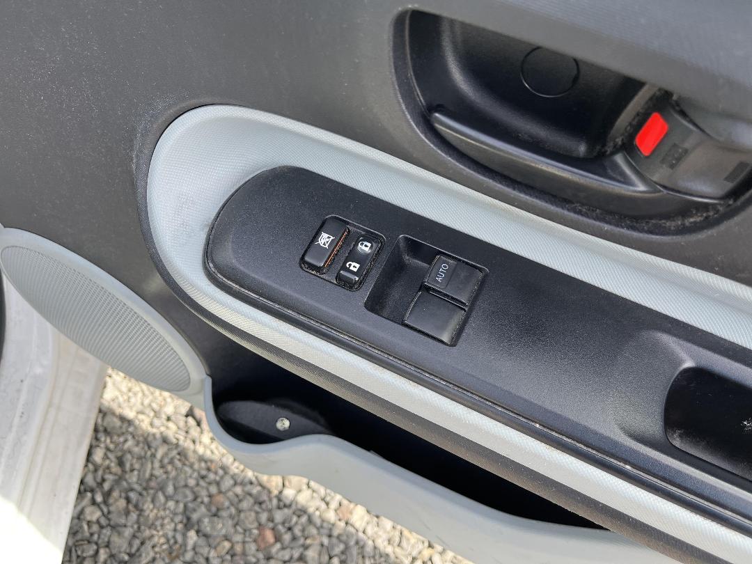 Photo '21' of Toyota Aqua Hybrid