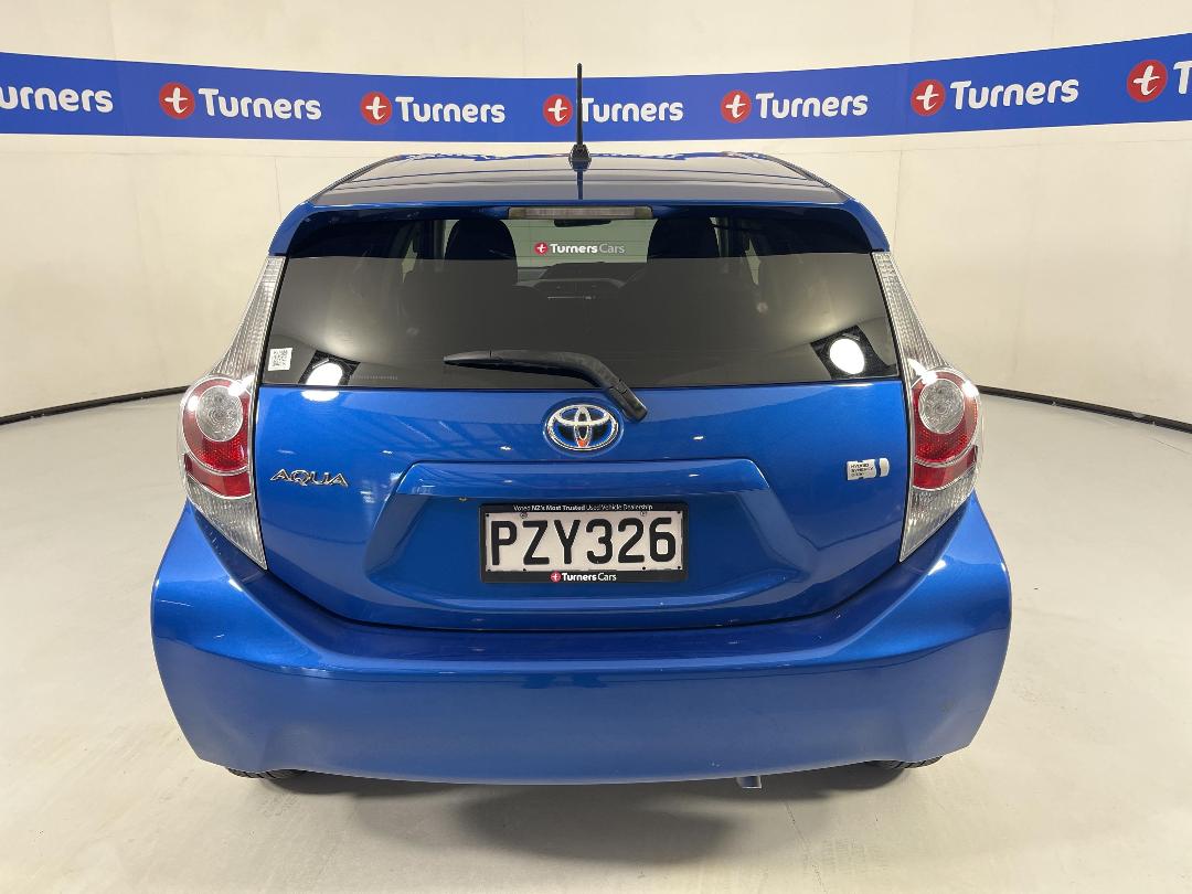 Photo '6' of Toyota Aqua