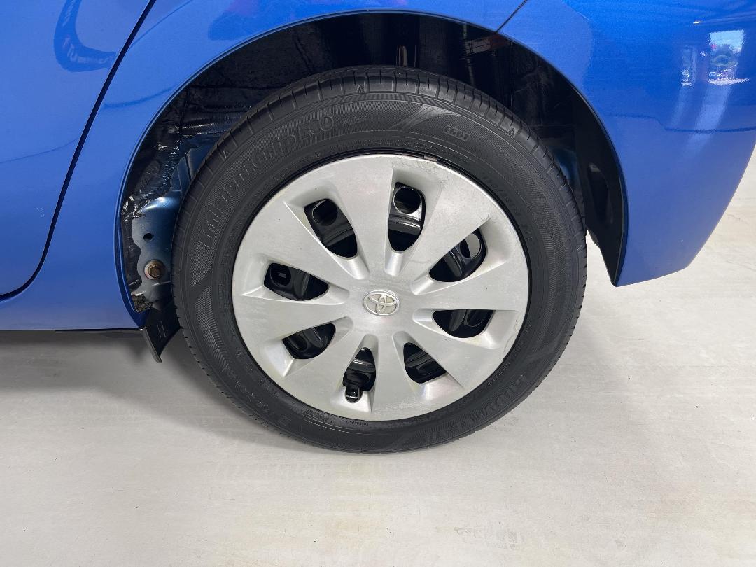 Photo '11' of Toyota Aqua