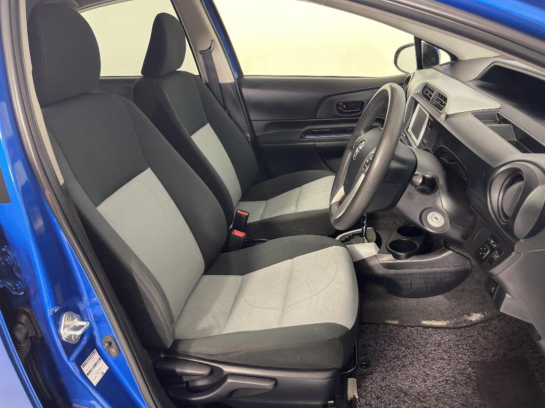 Photo '16' of Toyota Aqua