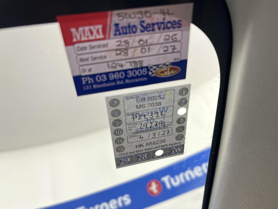 Photo '23' of Toyota Aqua