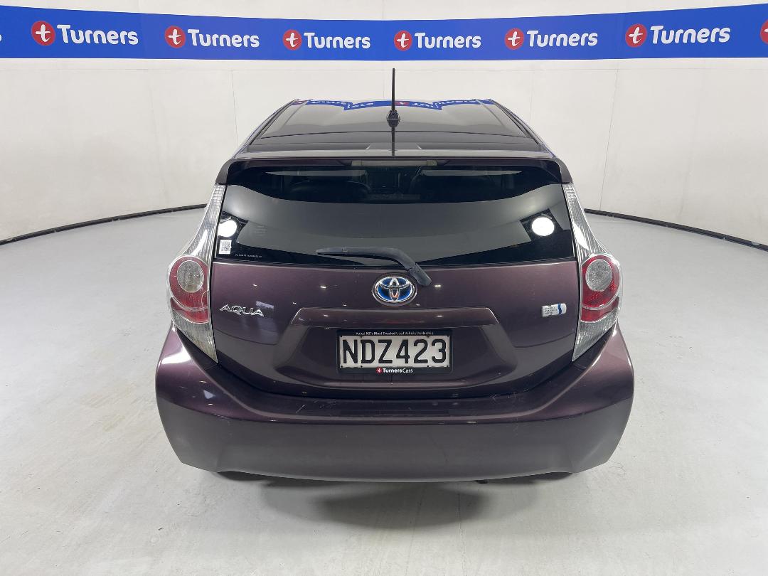 Photo '6' of Toyota Aqua Photo '6' of Toyota Aqua