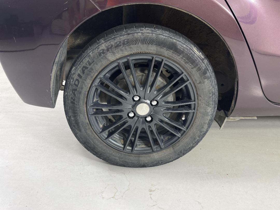 Photo '12' of Toyota Aqua Photo '12' of Toyota Aqua