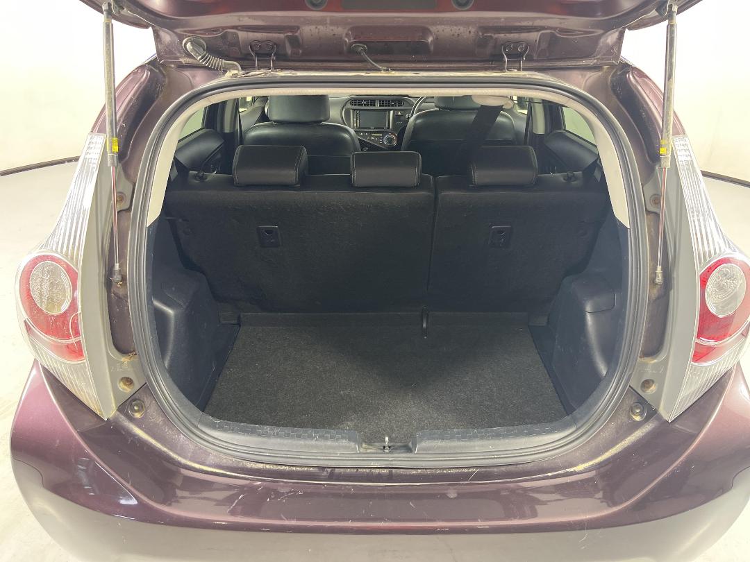 Photo '14' of Toyota Aqua Photo '14' of Toyota Aqua