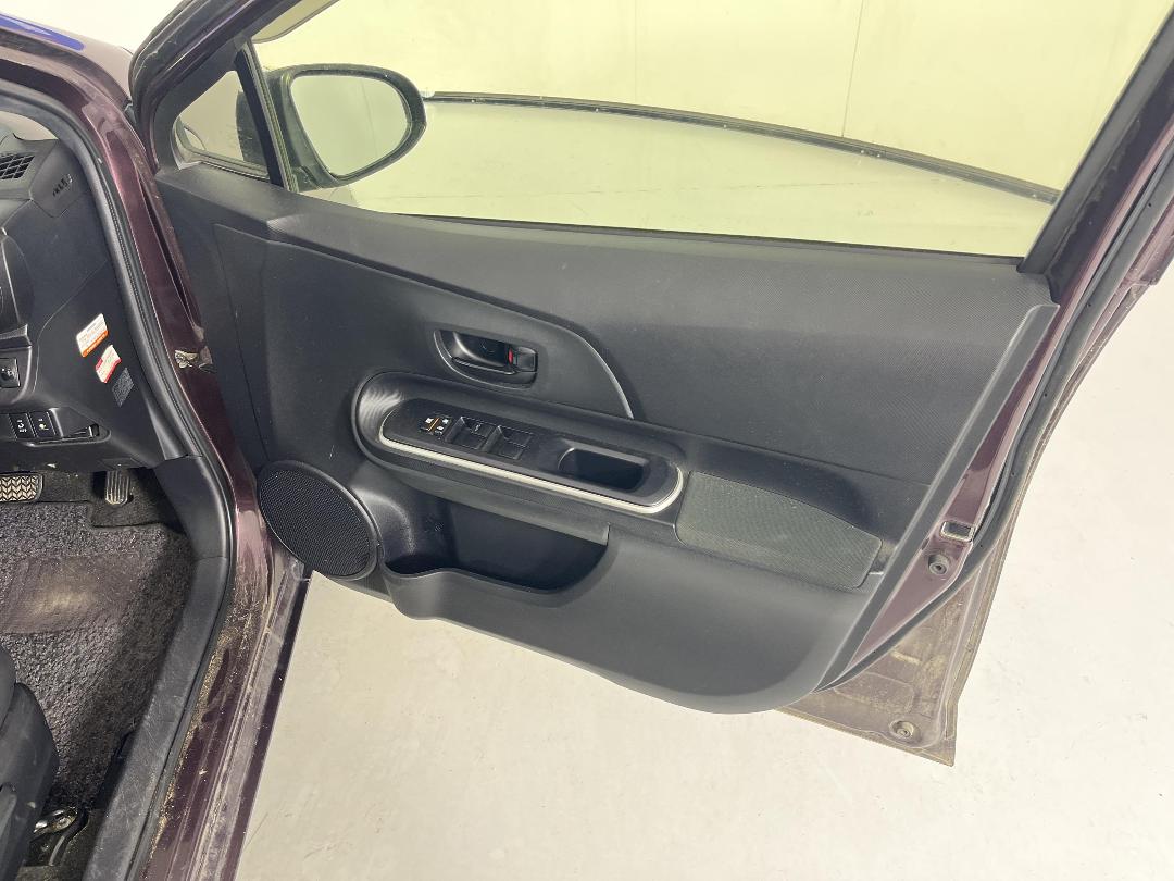 Photo '15' of Toyota Aqua Photo '15' of Toyota Aqua