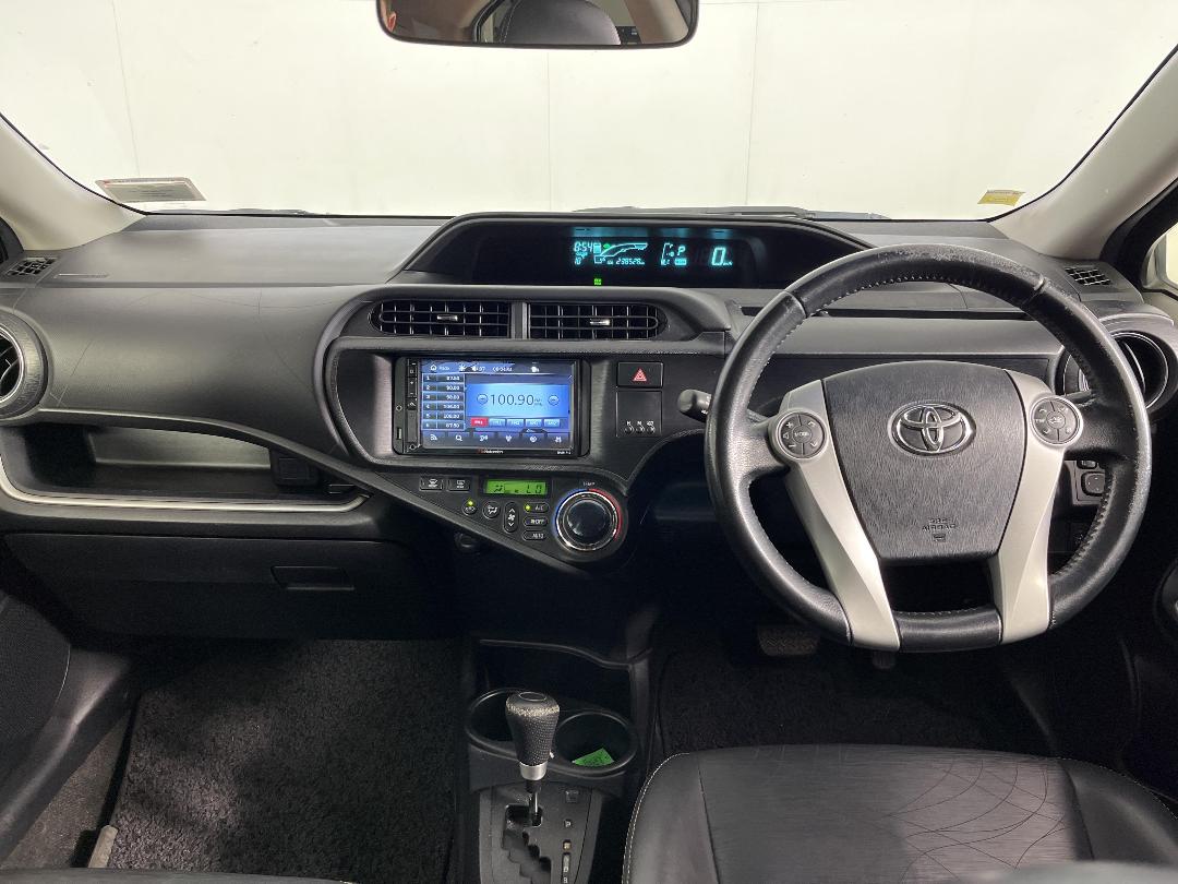 Photo '17' of Toyota Aqua Photo '17' of Toyota Aqua