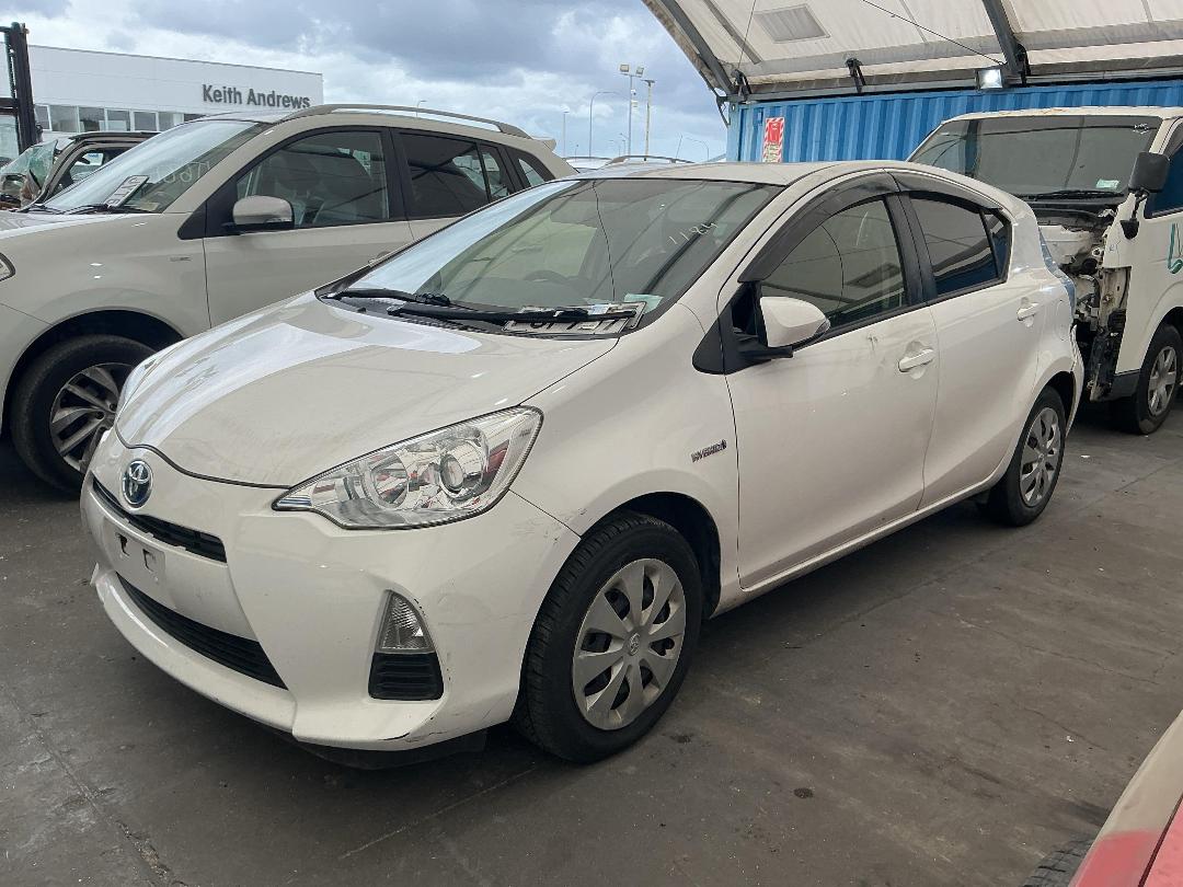 Photo '3' of Toyota Aqua Photo '3' of Toyota Aqua