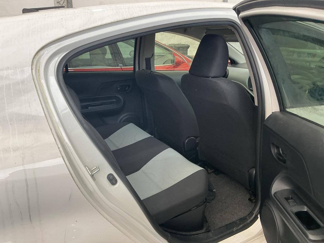 Photo '11' of Toyota Aqua Photo '11' of Toyota Aqua