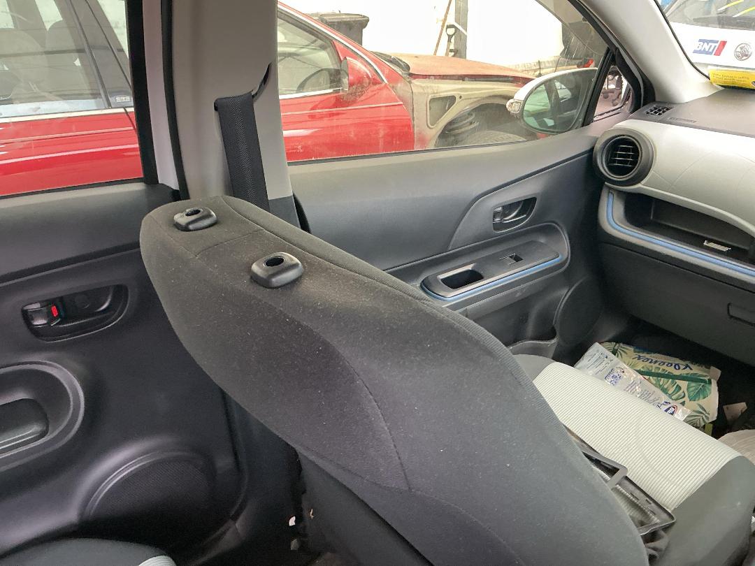 Photo '13' of Toyota Aqua Photo '13' of Toyota Aqua