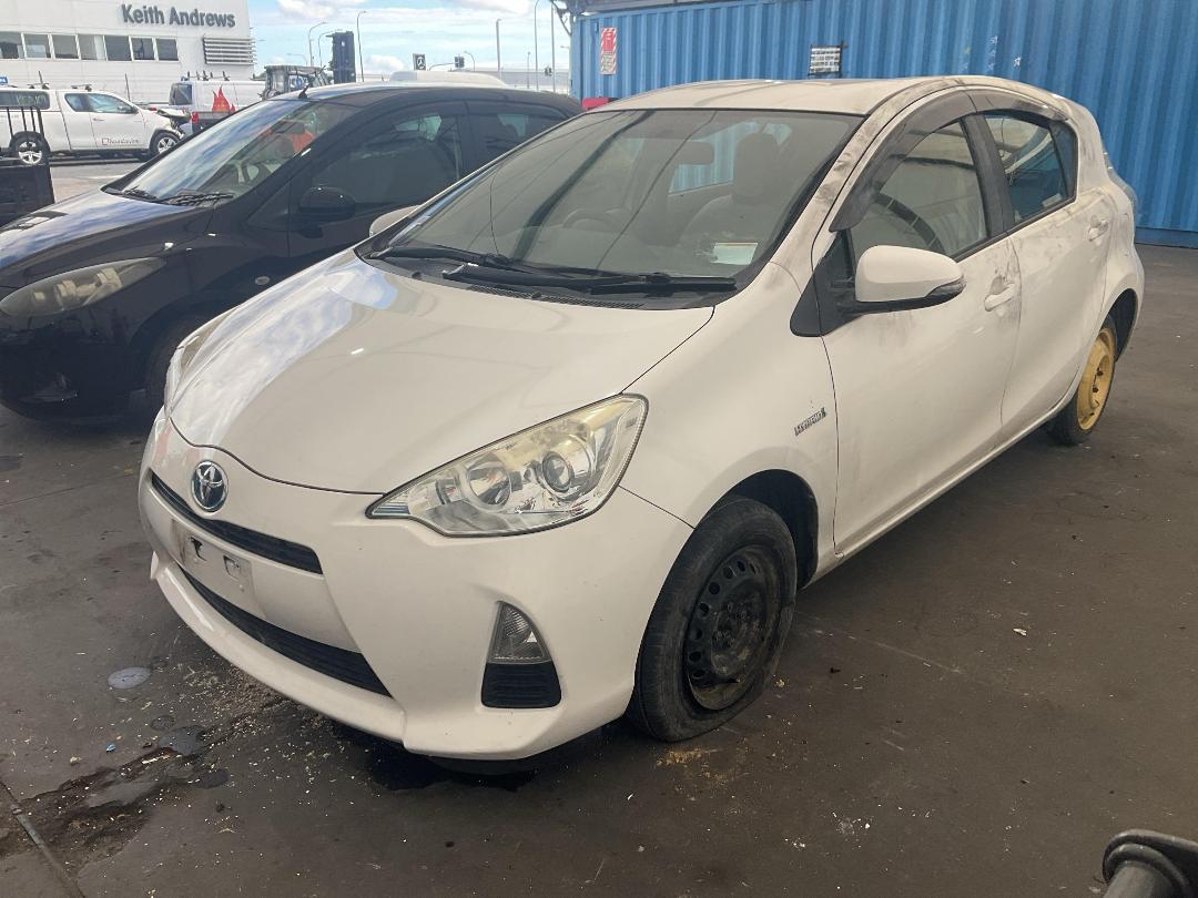 Photo '8' of Toyota Aqua Photo '8' of Toyota Aqua