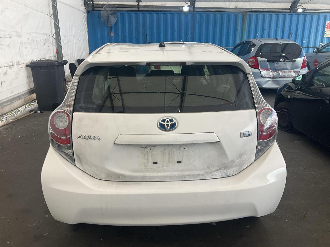 Photo '16' of Toyota Aqua Photo '16' of Toyota Aqua