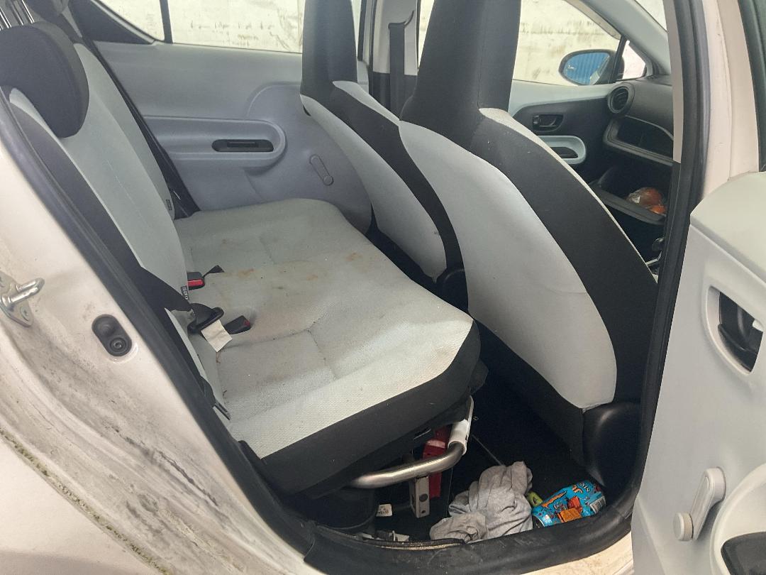 Photo '21' of Toyota Aqua Photo '21' of Toyota Aqua