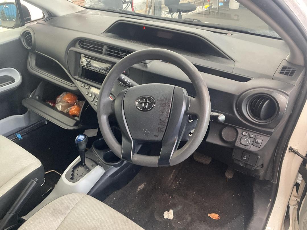 Photo '23' of Toyota Aqua Photo '23' of Toyota Aqua