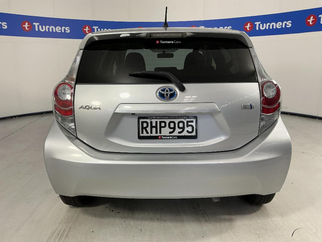 Photo '6' of Toyota Aqua