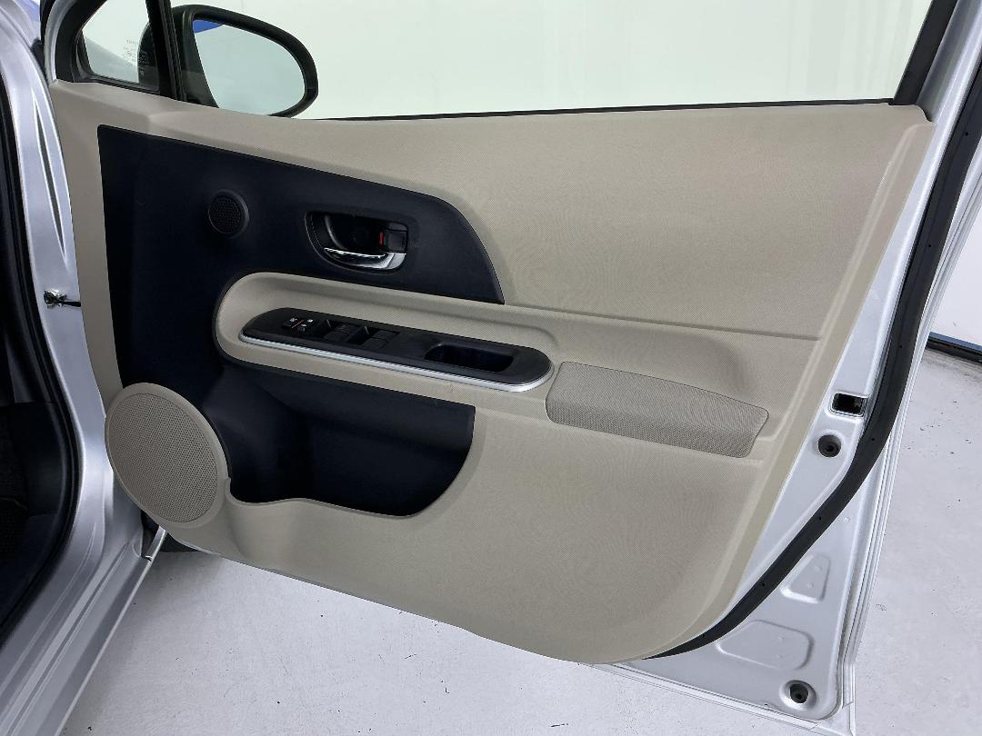 Photo '15' of Toyota Aqua