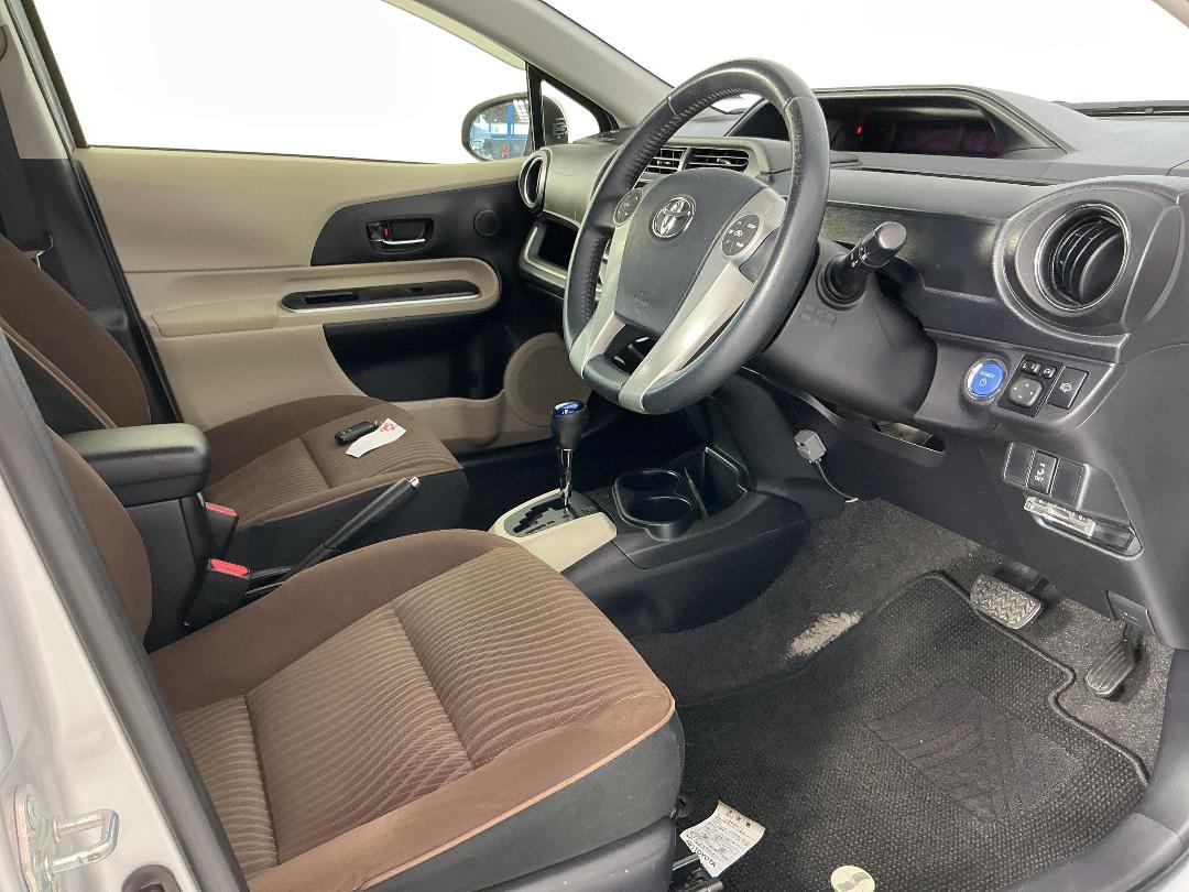 Photo '16' of Toyota Aqua