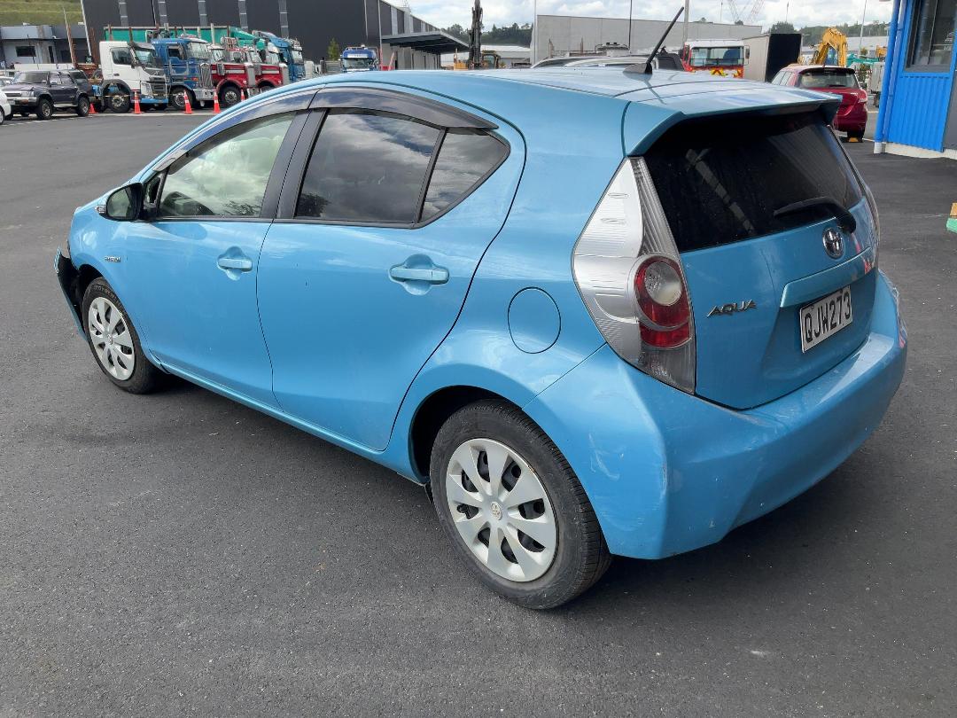 Photo '5' of Toyota Aqua Photo '5' of Toyota Aqua