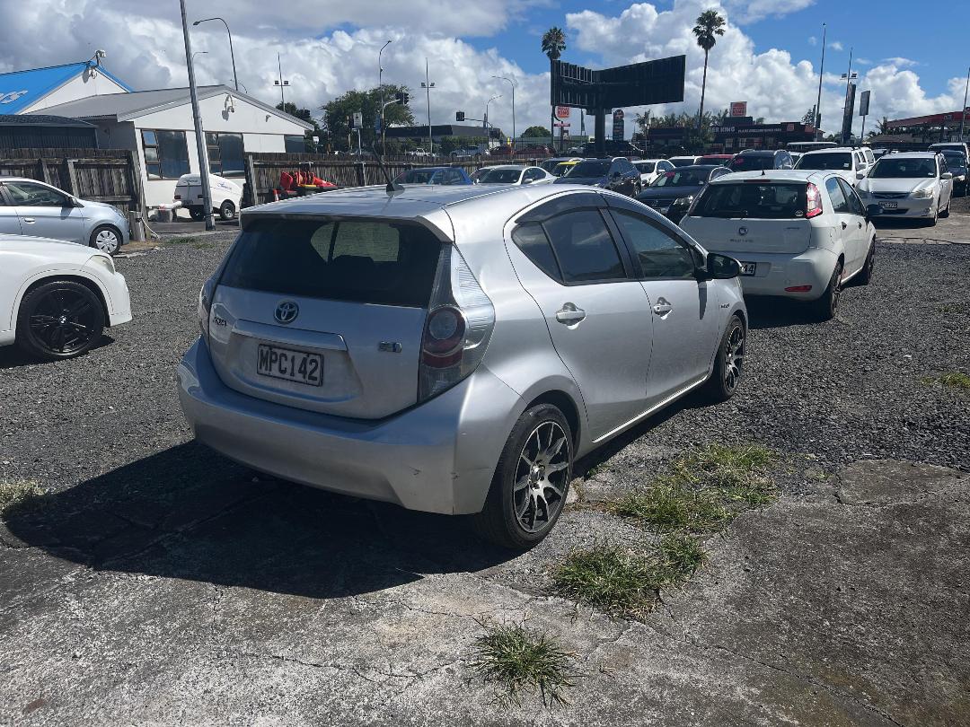 Photo '6' of Toyota Aqua Photo '6' of Toyota Aqua