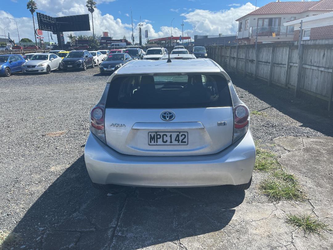 Photo '5' of Toyota Aqua Photo '5' of Toyota Aqua