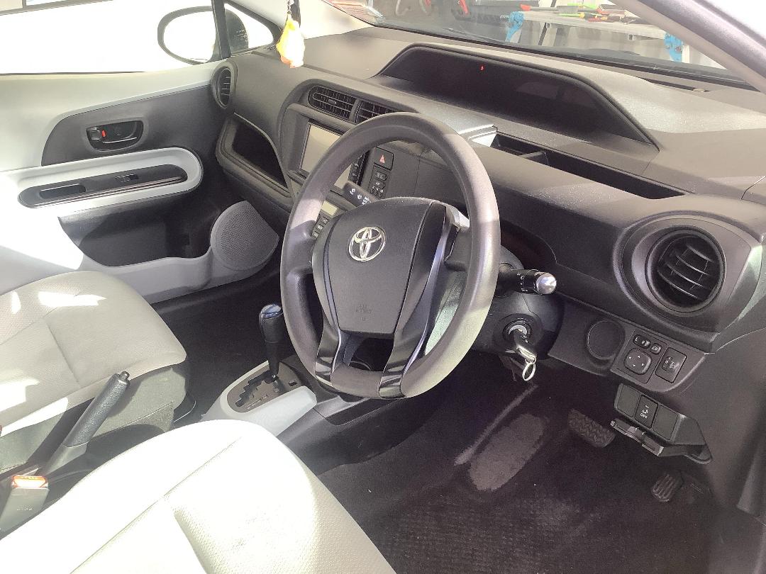 Photo '11' of Toyota Aqua Photo '11' of Toyota Aqua