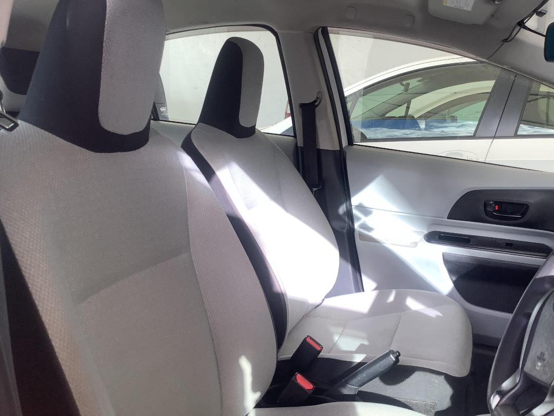 Photo '13' of Toyota Aqua Photo '13' of Toyota Aqua