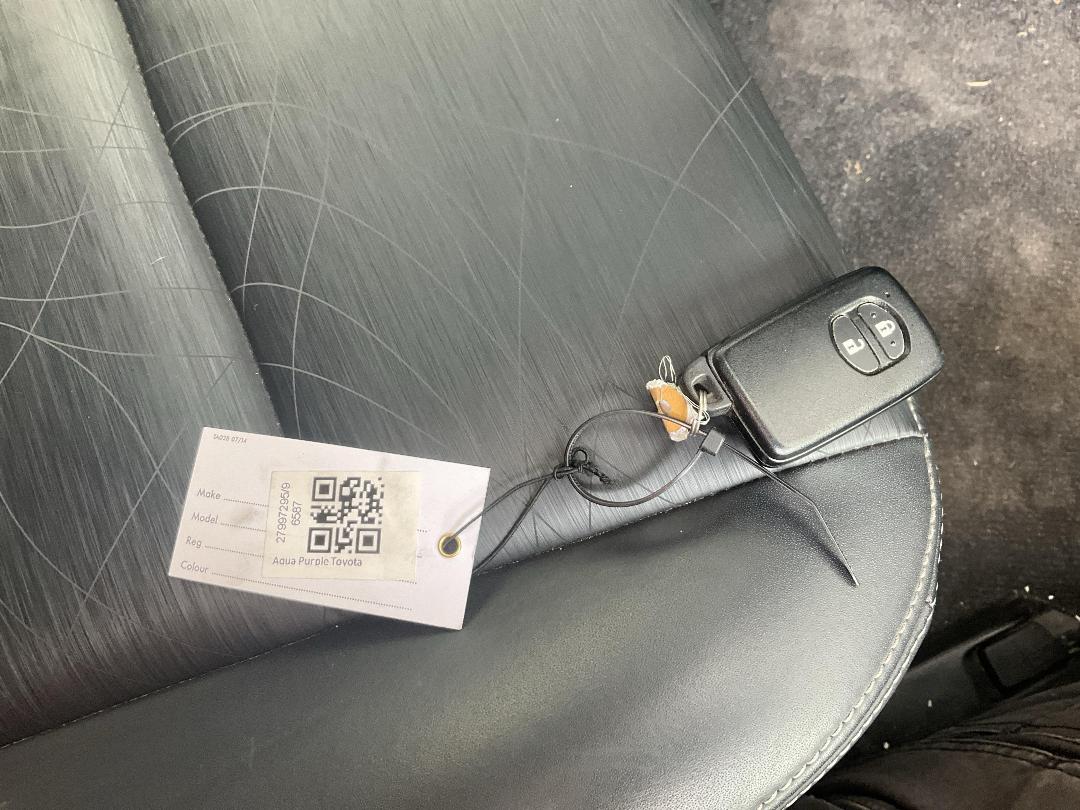 Photo '19' of Toyota Aqua Hybrid Photo '19' of Toyota Aqua Hybrid