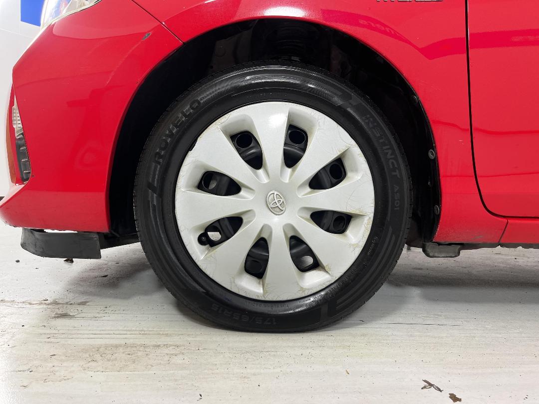 Photo '10' of Toyota Aqua Photo '10' of Toyota Aqua