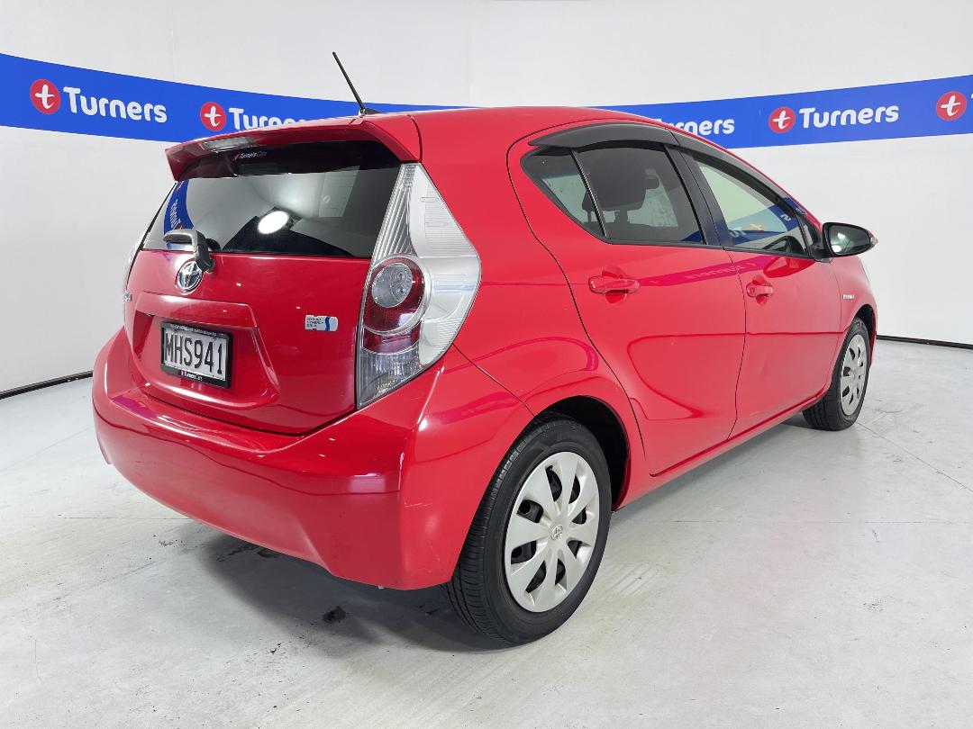 Photo '7' of Toyota Aqua Photo '7' of Toyota Aqua