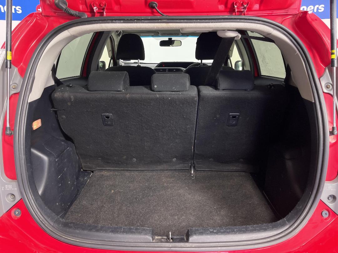 Photo '14' of Toyota Aqua Photo '14' of Toyota Aqua